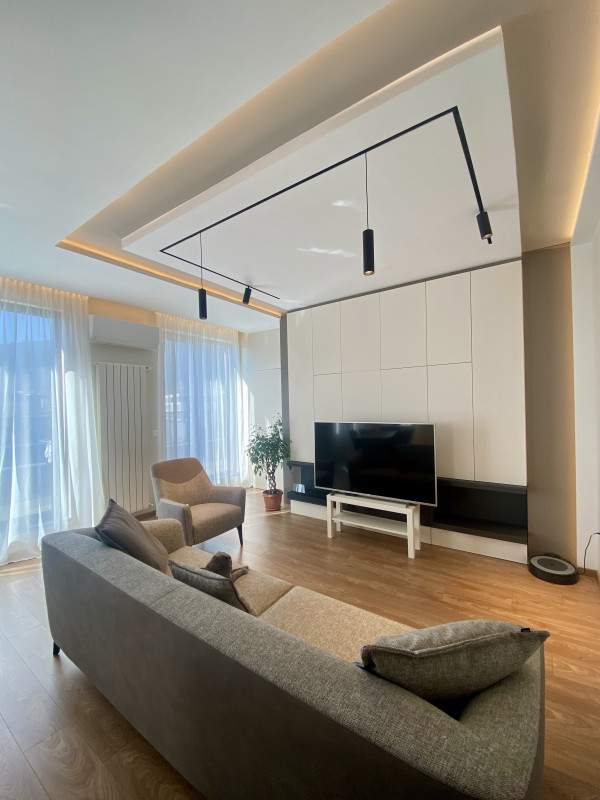 Шпакловка и боядисване с латекс на стени и тавани в модерна дневна в апартамент в София